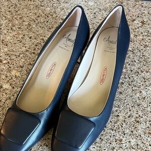 New! Amalfi by Rangoni Navy Leather Block Heel Pumps